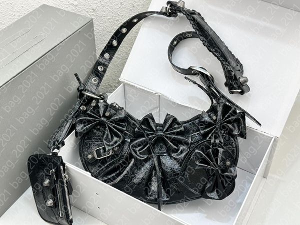 le cagole half moon motorcycle bag genuine leather biker bag with bow mirror women shoulder bags strap fashion designer women handbags cross
le cagole half moon motorcycle bag genuine leather biker bag with bow mirror women shoulder bags strap fashion designer women handbags cross