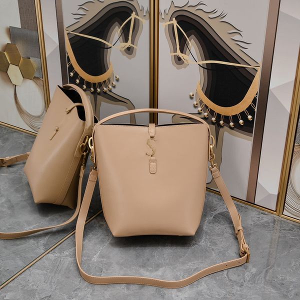 designer bag women le 37 in shiny leather shoulder bags bucket cross body small handbag metal closure messenger totes
designer bag women le 37 in shiny leather shoulder bags bucket cross body small handbag metal closure messenger totes