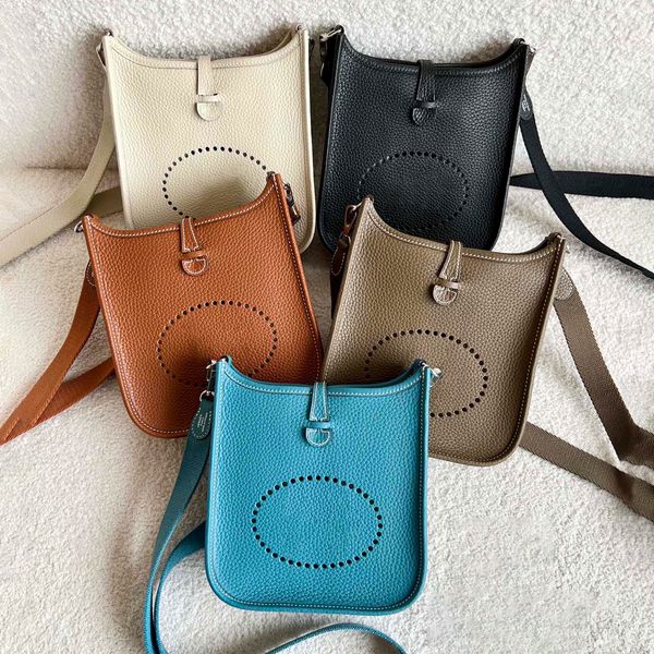 2023 new pochette evelyn bag luxurys designer womens vacation totes clutch bags shoulder hobo handbag mens genuine leather classic cross bod
2023 new pochette evelyn bag luxurys designer womens vacation totes clutch bags shoulder hobo handbag mens genuine leather classic cross bod