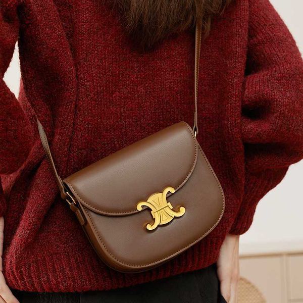 2023 new semi-circular single-shoulder messenger bag leather retro women's small sling
2023 new semi-circular single-shoulder messenger bag leather retro women's small sling