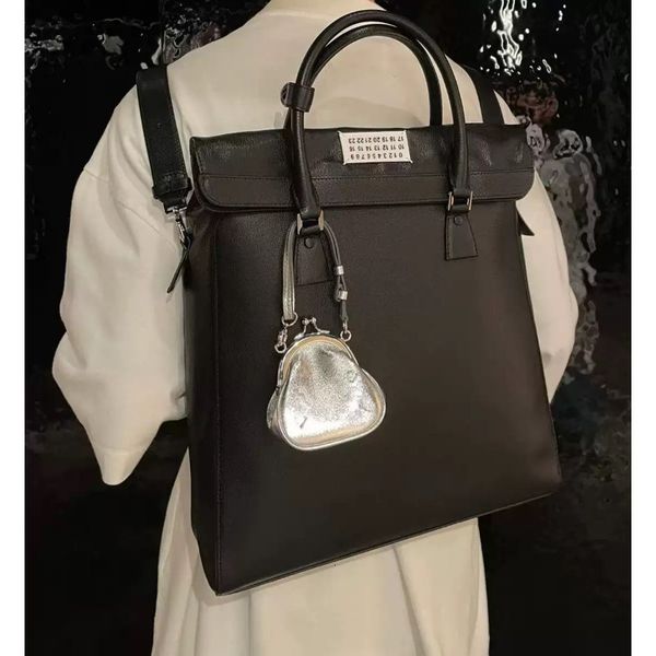 school bags 23ss luxury brand margiela backpack men s mm6 fashion handbags lapbag four line design versatile shoulder 230718
school bags 23ss luxury brand margiela backpack men s mm6 fashion handbags lapbag four line design versatile shoulder 230718
