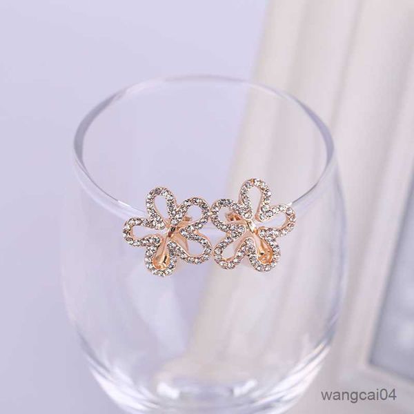 charm style five petals shape rhinestone clip on earrings without for girls party cute lovely no hole ear clip r230719, Golden
charm style five petals shape rhinestone clip on earrings without for girls party cute lovely no hole ear clip r230719, Golden