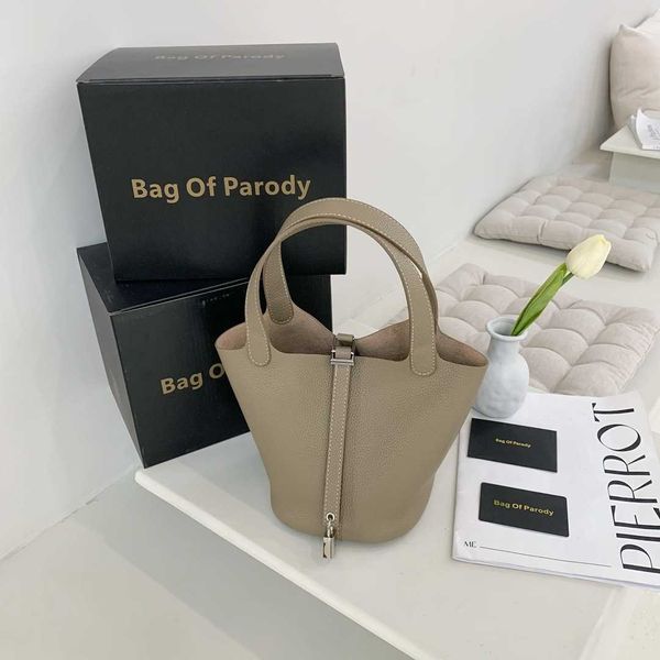 luxury picotin lock bag of parody 2023 versatile vegetable basket bag bucket women's simple and generous handbag v5sy
luxury picotin lock bag of parody 2023 versatile vegetable basket bag bucket women's simple and generous handbag v5sy