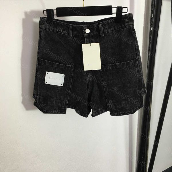 23ss womens designer clothing womens shorts alphabet patch pocket stylish all-in-one denim shorts women clothes, White;black
23ss womens designer clothing womens shorts alphabet patch pocket stylish all-in-one denim shorts women clothes, White;black
