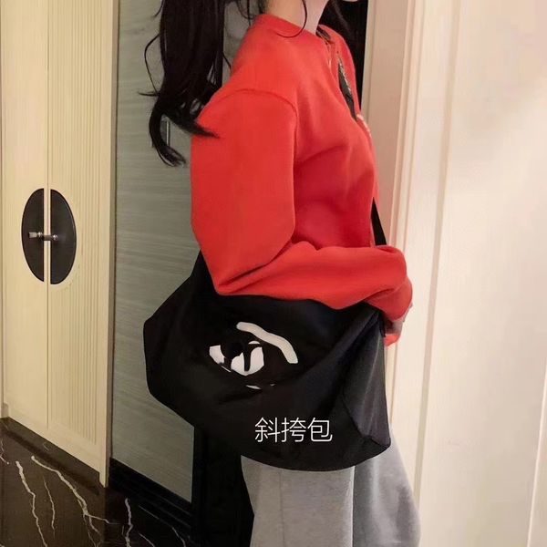 wholesale travel bag nylon waterproof large capacity gym bag shoulder messenger fashionable bags handbag
wholesale travel bag nylon waterproof large capacity gym bag shoulder messenger fashionable bags handbag