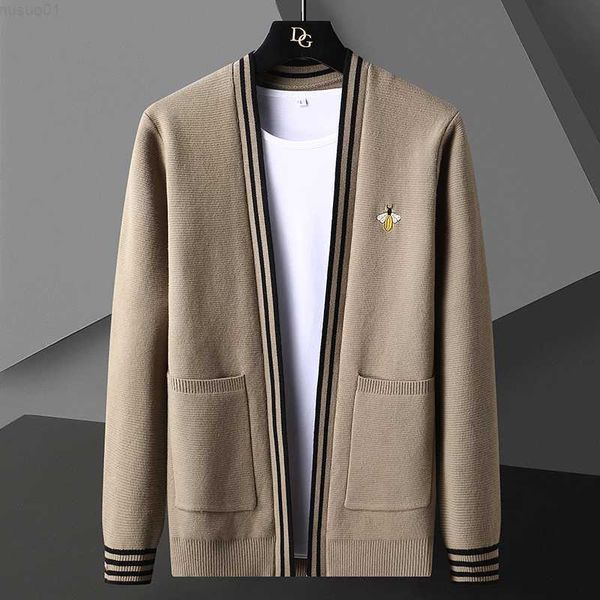 men's sweaters bee embroidery sweater cardigan men korean fashion wool jacket handsome mens cardigans 2021 autumn winter hip hop men�, White;black
men's sweaters bee embroidery sweater cardigan men korean fashion wool jacket handsome mens cardigans 2021 autumn winter hip hop men�, White;black