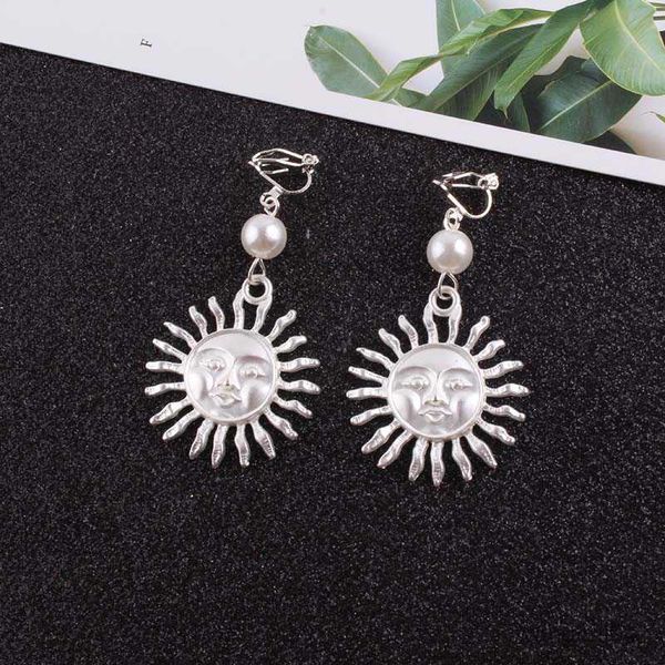 charm new bohemian style simulated pearl sun clip on earrings without for girls party needn't ear hole jewelry r230719, Golden
charm new bohemian style simulated pearl sun clip on earrings without for girls party needn't ear hole jewelry r230719, Golden