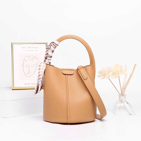 luxury picotin lock bag shoulder single crossbody large capacity bucket bag for women 2023 new niche design commuter handbag high-end feel y
luxury picotin lock bag shoulder single crossbody large capacity bucket bag for women 2023 new niche design commuter handbag high-end feel y