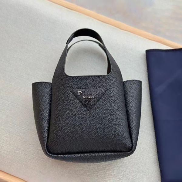 wallets triangle tote pochette clutch bags basket luxury designer crossbody bag men fashion women gym shoulder bag weekend underarm genuine
wallets triangle tote pochette clutch bags basket luxury designer crossbody bag men fashion women gym shoulder bag weekend underarm genuine