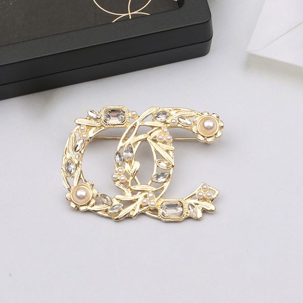 luxury designer letter brooches 18k gold plated inlay crystal rhinestone jewelry brooch charm pearl pin marry christmas party gift accessori, Gray
luxury designer letter brooches 18k gold plated inlay crystal rhinestone jewelry brooch charm pearl pin marry christmas party gift accessori, Gray