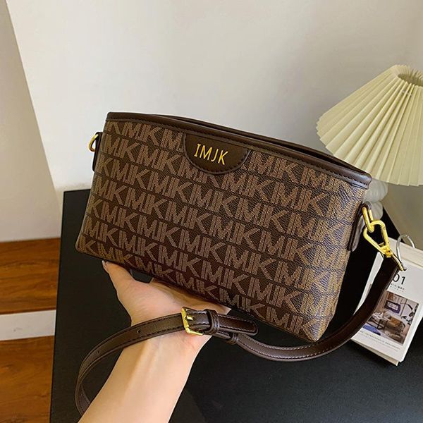 factory wholesale ladies shoulder bag 2 colors simple retro letter wallet waterproof and wearable leather coin purse street trend color matc, Red;black
factory wholesale ladies shoulder bag 2 colors simple retro letter wallet waterproof and wearable leather coin purse street trend color matc, Red;black