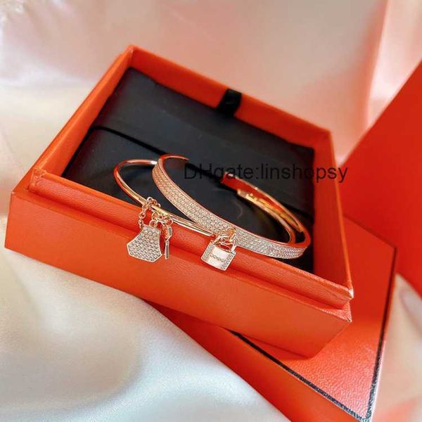 aher mas designer luxury brand enamel bracelet silver full diamond double handed for women 18k gold luxury small group h letter pig nose 700, Black
aher mas designer luxury brand enamel bracelet silver full diamond double handed for women 18k gold luxury small group h letter pig nose 700, Black