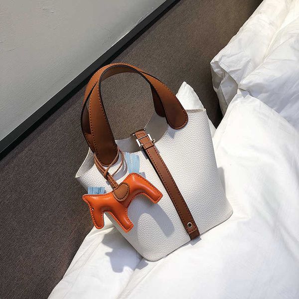 luxury picotin lock bag bag women's 2023 new korean version bucket portable vegetable basket pony decorative shoulder women's tren
luxury picotin lock bag bag women's 2023 new korean version bucket portable vegetable basket pony decorative shoulder women's tren