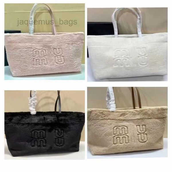 evening s miu miao autumn and winter new simple ins women's large capacity one shoulder handbag wool tote bag
evening s miu miao autumn and winter new simple ins women's large capacity one shoulder handbag wool tote bag