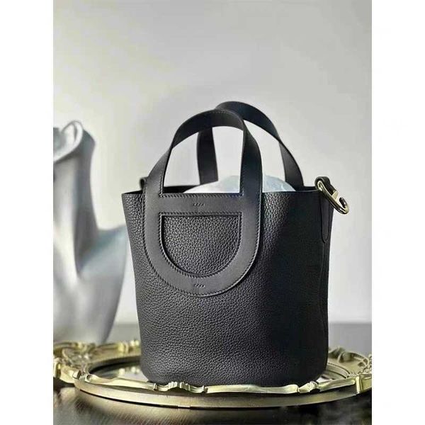luxury picotin lock bag layer cowhide pig nose women's bag 2023 new vegetable basket large capacity single shoulder portable leather bu
luxury picotin lock bag layer cowhide pig nose women's bag 2023 new vegetable basket large capacity single shoulder portable leather bu