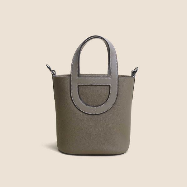 luxury picotin lock bag new togo layer cowhide pig nose vegetable basket high grade genuine leather bucket capacity handbag for women j1y9
luxury picotin lock bag new togo layer cowhide pig nose vegetable basket high grade genuine leather bucket capacity handbag for women j1y9