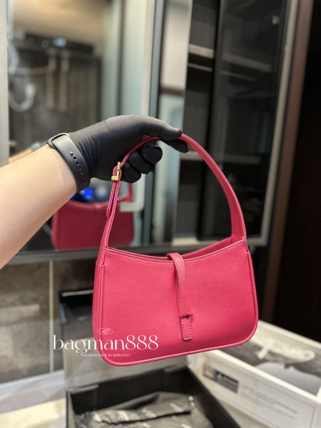 luxury designer tote saddle underarm bag women crocodile leather handbag adjustable shoulder strap hobo vagrant shoulder bag metal letters s
luxury designer tote saddle underarm bag women crocodile leather handbag adjustable shoulder strap hobo vagrant shoulder bag metal letters s