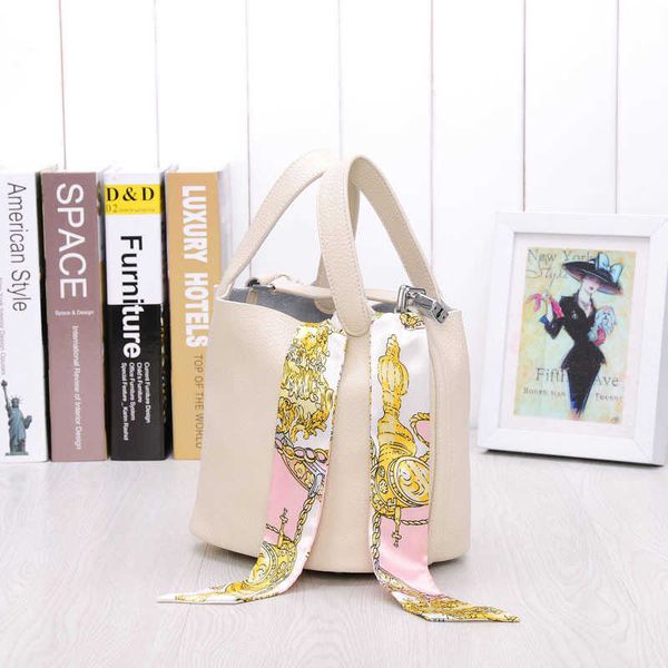 luxury picotin lock bag bag bucket 2023 spring new real leather women's litchi grain portable vegetable basket yu9a
luxury picotin lock bag bag bucket 2023 spring new real leather women's litchi grain portable vegetable basket yu9a