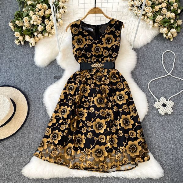 summer korean version light cooked style retro style v-neck waistband slimming mid length a-line gold mesh vest dress, Black;gray
summer korean version light cooked style retro style v-neck waistband slimming mid length a-line gold mesh vest dress, Black;gray