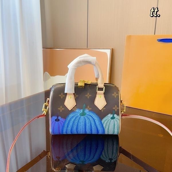 classic designer leather handbag single shoulder bag full leather print adjustable shoulder strap mini pillowcase crossbody bag
classic designer leather handbag single shoulder bag full leather print adjustable shoulder strap mini pillowcase crossbody bag