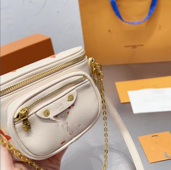 2023 woman mens mini bumbag designer bag crossbody chest waist belt bag flowers letters leather 5 quality
2023 woman mens mini bumbag designer bag crossbody chest waist belt bag flowers letters leather 5 quality