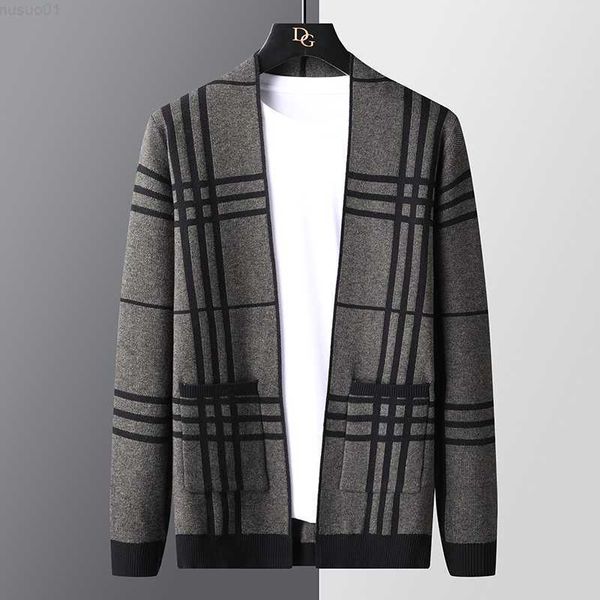 men's sweaters 2022 new autumn winter fashion men striped plaid cardigan men's designer knitted sweaters male cardigans jackets l2, White;black
men's sweaters 2022 new autumn winter fashion men striped plaid cardigan men's designer knitted sweaters male cardigans jackets l2, White;black