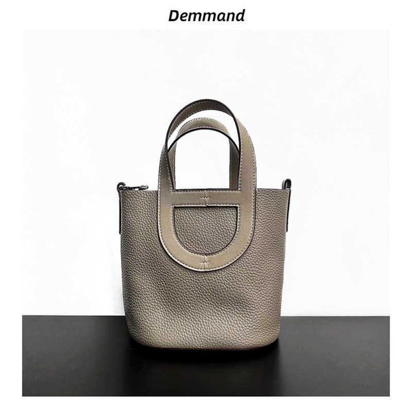 luxury picotin lock bag head layer cow leather pig nose vegetable basket bag women's advanced sense portable bucket high capacity one s
luxury picotin lock bag head layer cow leather pig nose vegetable basket bag women's advanced sense portable bucket high capacity one s
