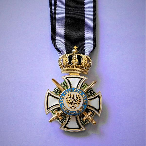 pins brooches ww1 german prussian a royal house order of hohenzollern knight s cross with swords commander class ribbon included 230718, Gray
pins brooches ww1 german prussian a royal house order of hohenzollern knight s cross with swords commander class ribbon included 230718, Gray