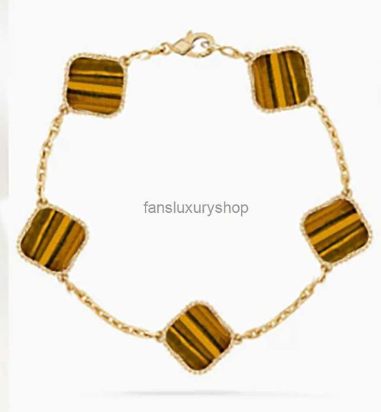 luxury clover four designer fashion charm bracelets for girls women 18k gold silver black white red green brand bracelet wedding party jewel, Golden;silver
luxury clover four designer fashion charm bracelets for girls women 18k gold silver black white red green brand bracelet wedding party jewel, Golden;silver
