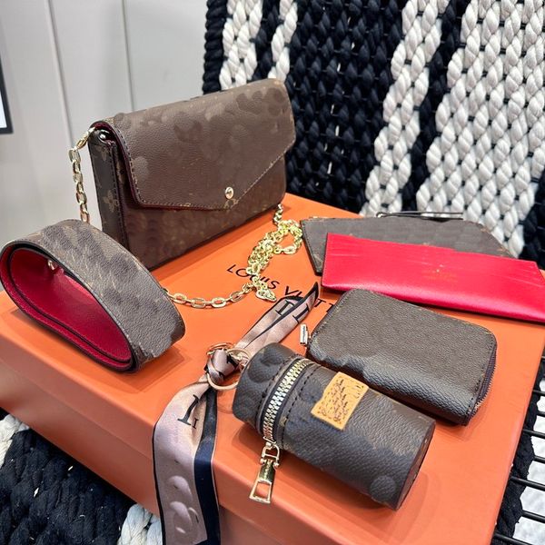 2023 cowhide senior designer of the new one shoulder messenger bag multilayer screens triad boutique gift boxes m80091 high-end men's a
2023 cowhide senior designer of the new one shoulder messenger bag multilayer screens triad boutique gift boxes m80091 high-end men's a