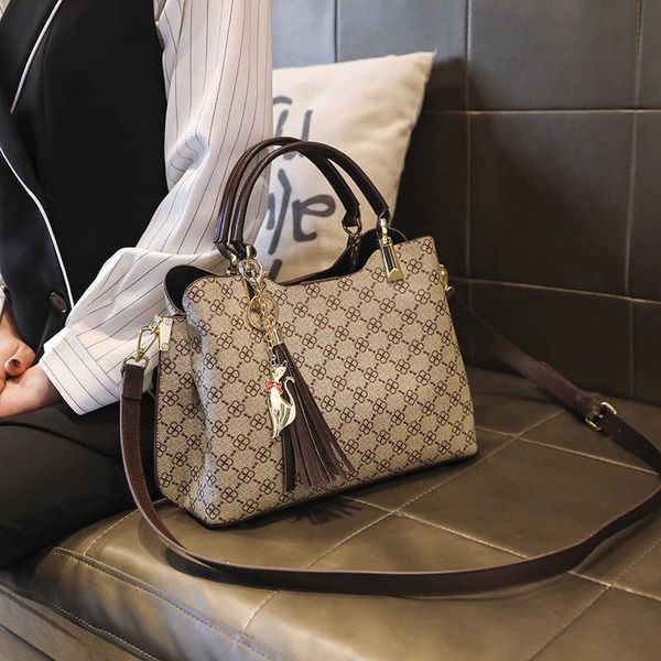spring and summer new korean version of the fashion handbag retro printing shoulder crossbody bag mom bag large capacity women's bags 0
spring and summer new korean version of the fashion handbag retro printing shoulder crossbody bag mom bag large capacity women's bags 0