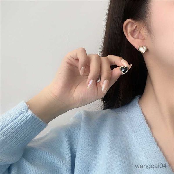 charm trendy vintage heart classic black white stud earrings female fashion earrings female jewelry gift trendy woman jewelry r230719, Golden
charm trendy vintage heart classic black white stud earrings female fashion earrings female jewelry gift trendy woman jewelry r230719, Golden