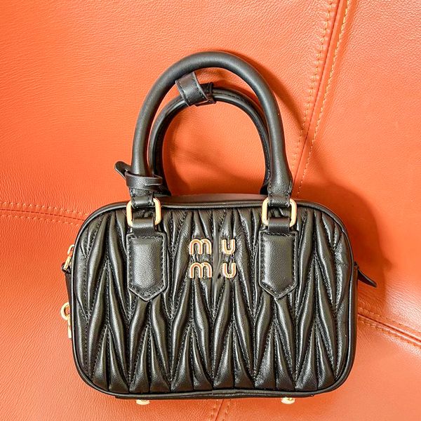 handle wallet purse miui cross body the tote bag genuine leather miu matelasse bowling shoulder hobo luxury handbag women mans designer casu
handle wallet purse miui cross body the tote bag genuine leather miu matelasse bowling shoulder hobo luxury handbag women mans designer casu