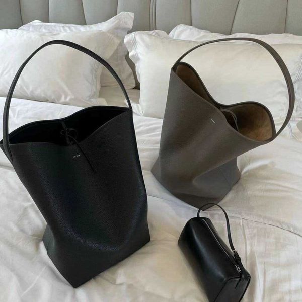 designer bags leather bag large capacity shoulder cowhide hand mother lichee grain head layer bucketclassic tote bag the row zol7
designer bags leather bag large capacity shoulder cowhide hand mother lichee grain head layer bucketclassic tote bag the row zol7