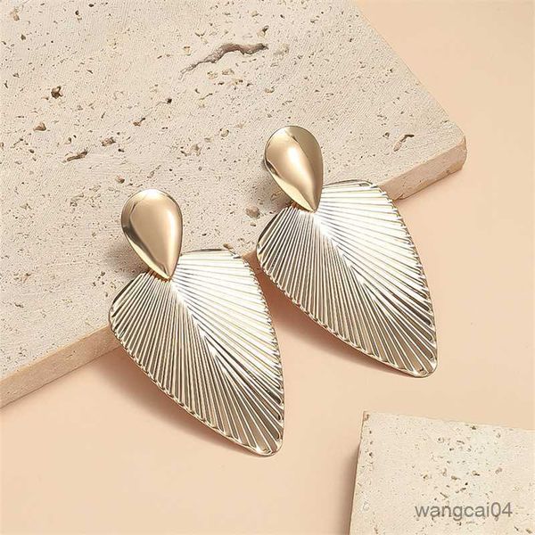 charm new european and american exaggerated leaf texture earrings for women simple personality geometric metal earrings for women r230719, Golden
charm new european and american exaggerated leaf texture earrings for women simple personality geometric metal earrings for women r230719, Golden