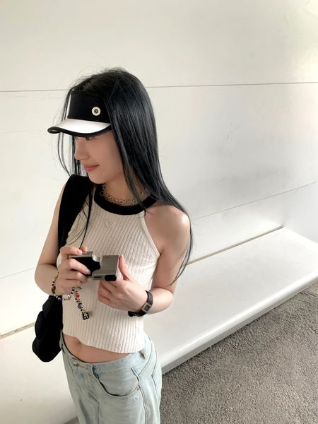 women new knitted vest luxury camisole brand designer courreges 2023 summer spicy girls diagonal shoulder tank button knitted short camisol, Black;white
women new knitted vest luxury camisole brand designer courreges 2023 summer spicy girls diagonal shoulder tank button knitted short camisol, Black;white