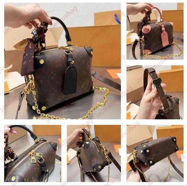 petite malle souple handbag designer bag tote women shoulder crossbody bags rivet leather wrap angle messenger wallet hobo purse dhgate saco
petite malle souple handbag designer bag tote women shoulder crossbody bags rivet leather wrap angle messenger wallet hobo purse dhgate saco