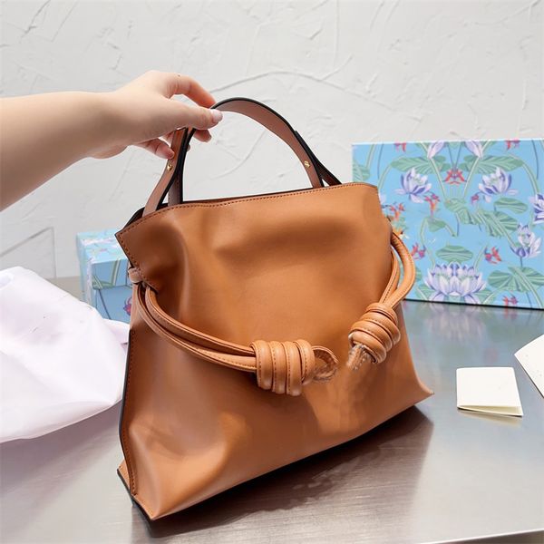 luxury designer bag cowhide pull rope fold bucket flamenco single shoulder handbag hammock hobo black brown green leather crossbody tote pur
luxury designer bag cowhide pull rope fold bucket flamenco single shoulder handbag hammock hobo black brown green leather crossbody tote pur