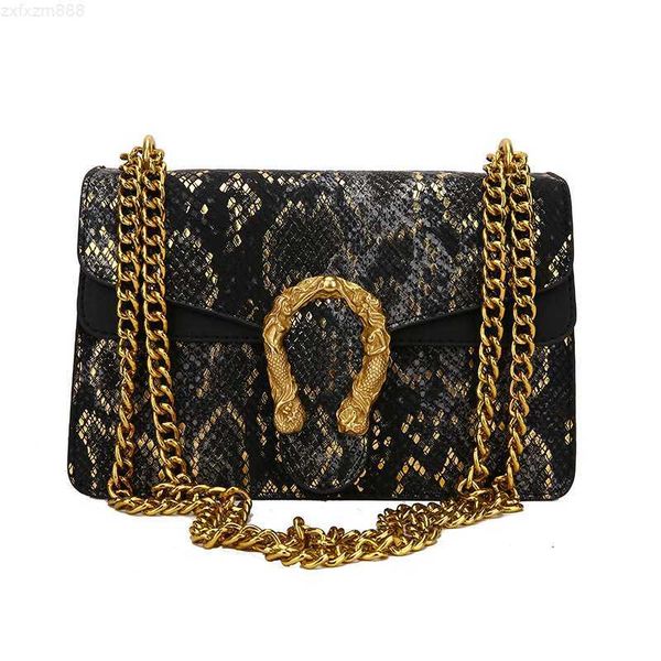 2022 solid color serpentine pu leather retro fashion underarm luxury chain shoulder women's crossbody designer bags
2022 solid color serpentine pu leather retro fashion underarm luxury chain shoulder women's crossbody designer bags