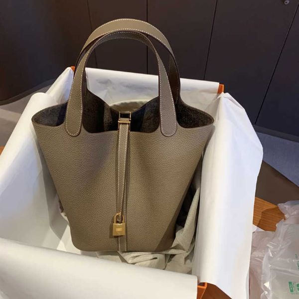 luxury picotin lock bag new 2023 vegetable basket genuine leather bucket lychee pattern head layer cowhide handbag premium sense commuter ci
luxury picotin lock bag new 2023 vegetable basket genuine leather bucket lychee pattern head layer cowhide handbag premium sense commuter ci