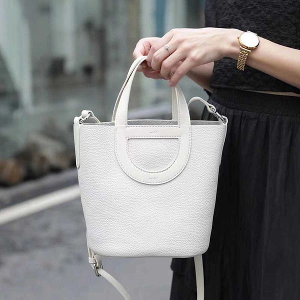 luxury picotin lock bag layer cowhide bucket bag 2023 new pig nose portable vegetable basket genuine leather large capacity women's sho
luxury picotin lock bag layer cowhide bucket bag 2023 new pig nose portable vegetable basket genuine leather large capacity women's sho