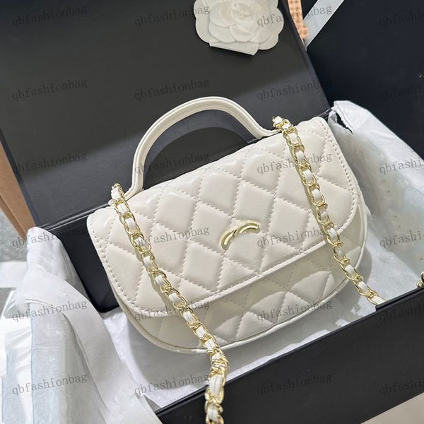 23s designer womens shoulder bag solid patent leather flap flap gold metal c button handbag matelasse chain crossbody bags mini makeup case
23s designer womens shoulder bag solid patent leather flap flap gold metal c button handbag matelasse chain crossbody bags mini makeup case