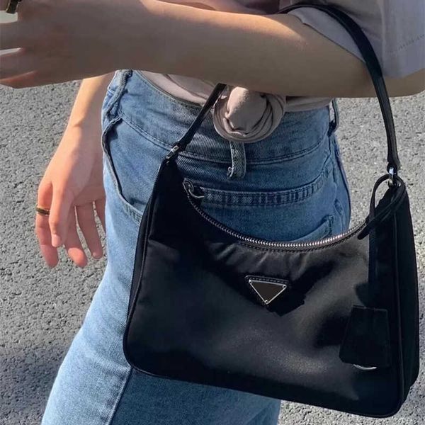 2023 new underarm women's bag nylon fabric one shoulder multi functional waterproof fashion handheld crescent bag
2023 new underarm women's bag nylon fabric one shoulder multi functional waterproof fashion handheld crescent bag