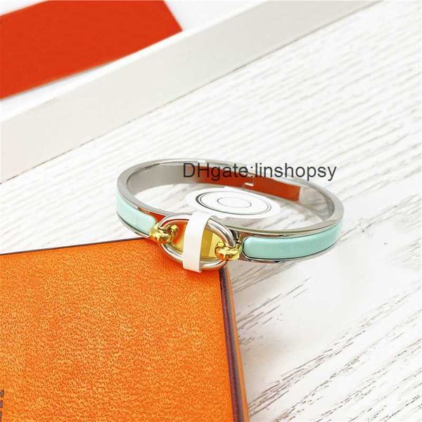aher mas designer luxury brand enamel bracelet designer bracelet version high enamel h pig nose love home product anchor chain 8-way buckle, Black
aher mas designer luxury brand enamel bracelet designer bracelet version high enamel h pig nose love home product anchor chain 8-way buckle, Black