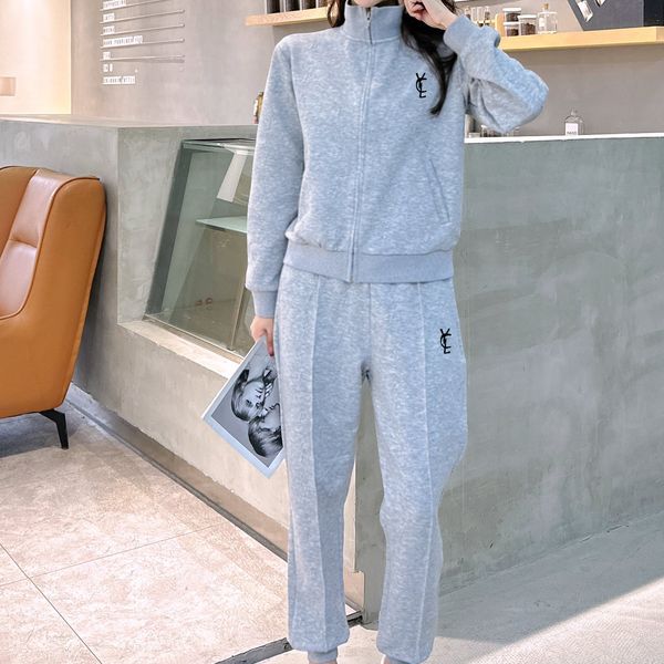 autumn winter women two piece pants tracksuit designer full logo embossment printed casual fashion street sweatshirts zipper jacket and pant, White
autumn winter women two piece pants tracksuit designer full logo embossment printed casual fashion street sweatshirts zipper jacket and pant, White