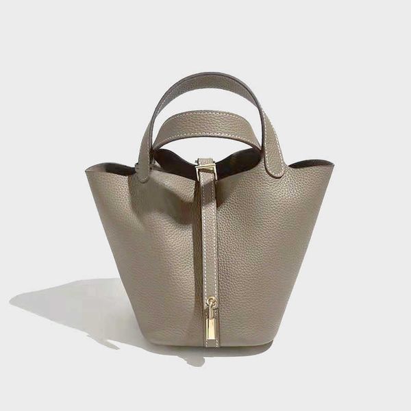 luxury picotin lock bag 2023 new litchi pattern soft leather handheld vegetable basket solid simple one shoulder crossbody bucket for women
luxury picotin lock bag 2023 new litchi pattern soft leather handheld vegetable basket solid simple one shoulder crossbody bucket for women