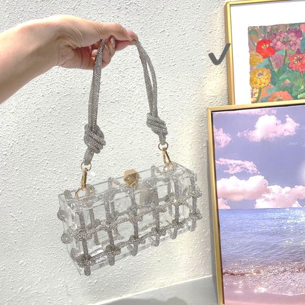 evening bags crystal embossed rope acrylic clutch evening shoulder bag crystal women's luxury transparent party wedding knot bag 230718
evening bags crystal embossed rope acrylic clutch evening shoulder bag crystal women's luxury transparent party wedding knot bag 230718
