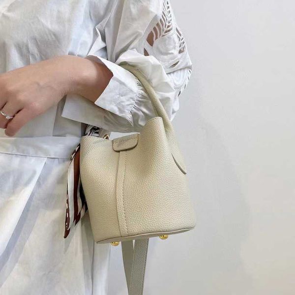 luxury picotin lock bag genuine leather bucket 2023 new korean version fashion versatile small design diagonal cross one shoulder portable v
luxury picotin lock bag genuine leather bucket 2023 new korean version fashion versatile small design diagonal cross one shoulder portable v