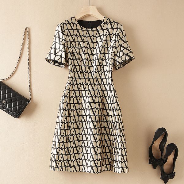 basic casual dresses 2023 jacquard short sleeve summer dress high end elegant temperament slim fit aline mini for women vestidos 230718, Black;gray
basic casual dresses 2023 jacquard short sleeve summer dress high end elegant temperament slim fit aline mini for women vestidos 230718, Black;gray