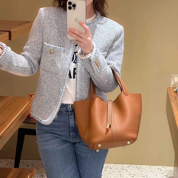 original luxury picotin lock bag hand sewn vegetable baskets women's bags leather tc18 lychee pattern portable bucket hand wax thread l
original luxury picotin lock bag hand sewn vegetable baskets women's bags leather tc18 lychee pattern portable bucket hand wax thread l